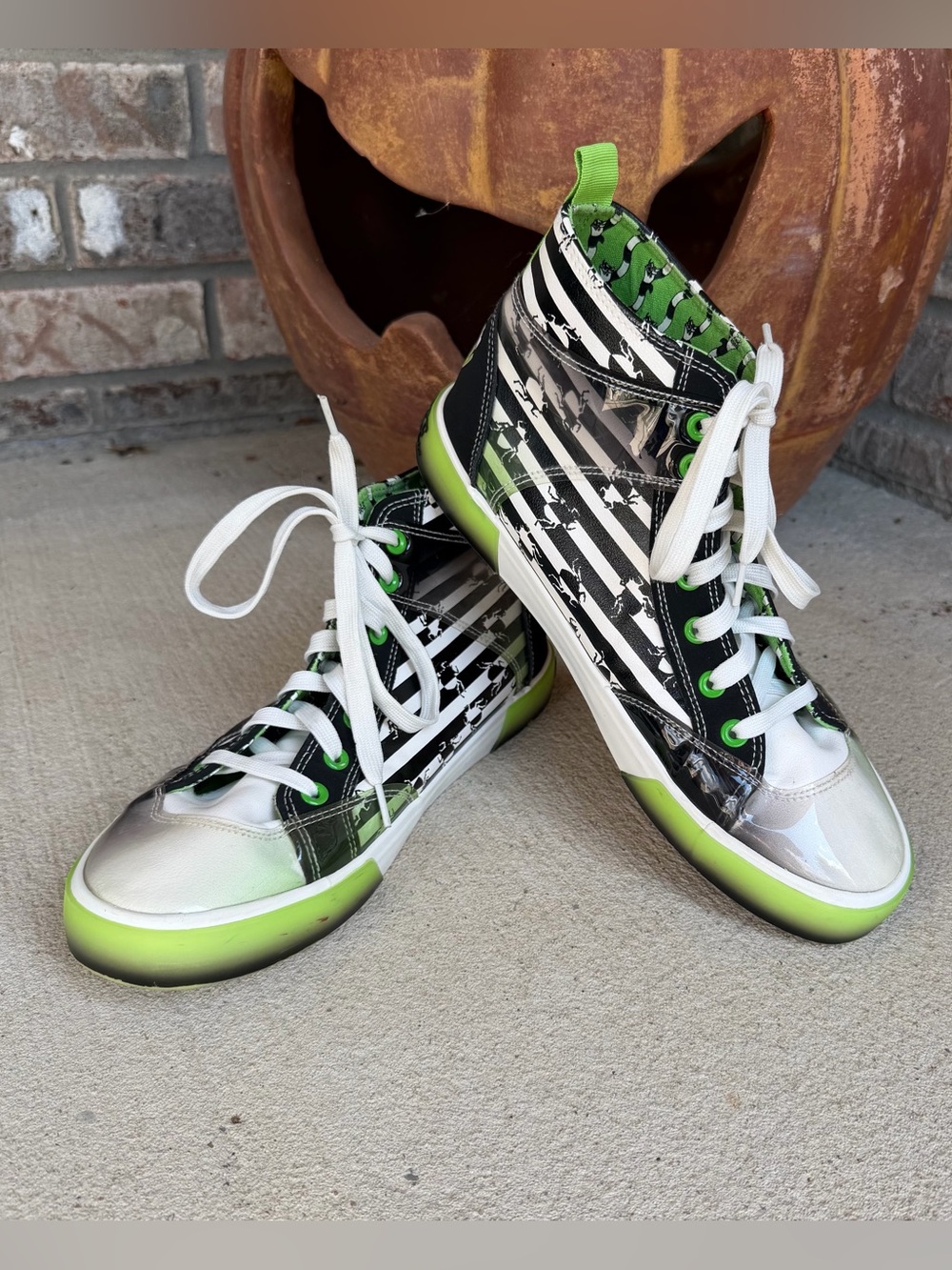 🍒💣 Beetlejuice inspired high top sneakers